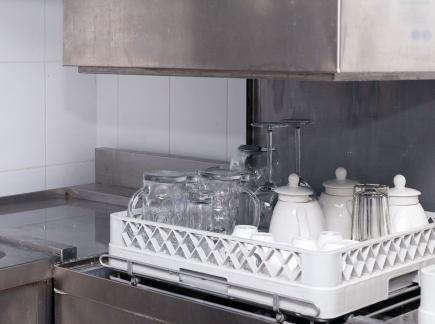 matériel spécifique au lavage de vos verres